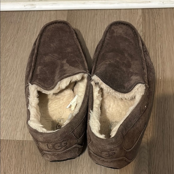 UGG Men's Brown Slippers - Picture 3 of 4